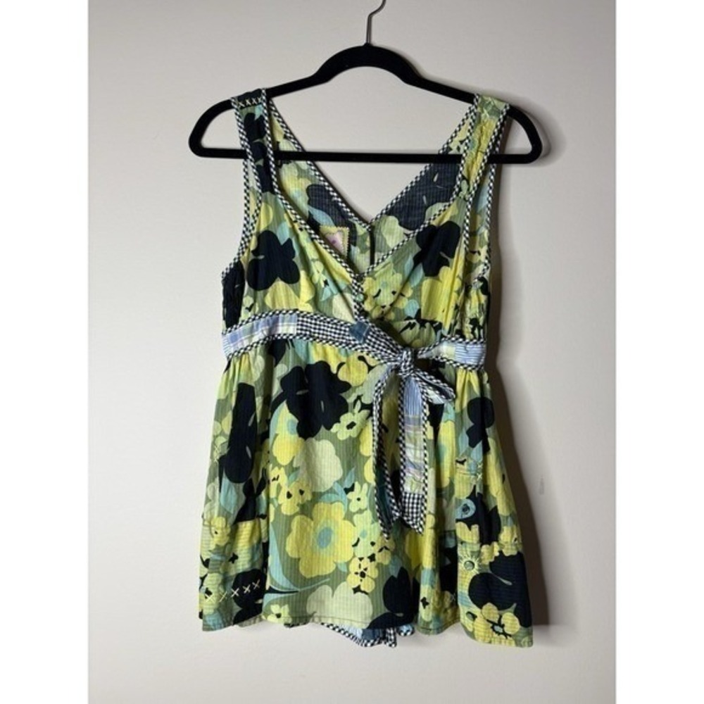 Unique Free People Top With Stunning Colors And Unique Details. Size 4.